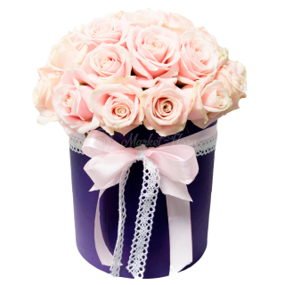 Розовые розы в коробке «Принцесса Анастасия»