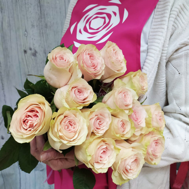Букет из розовых роз Фрутетто